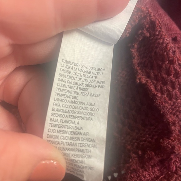 Lucky Brand XL Cowl Neck Sweater. Includes 1 front pockets for both hands - Picture 10 of 10